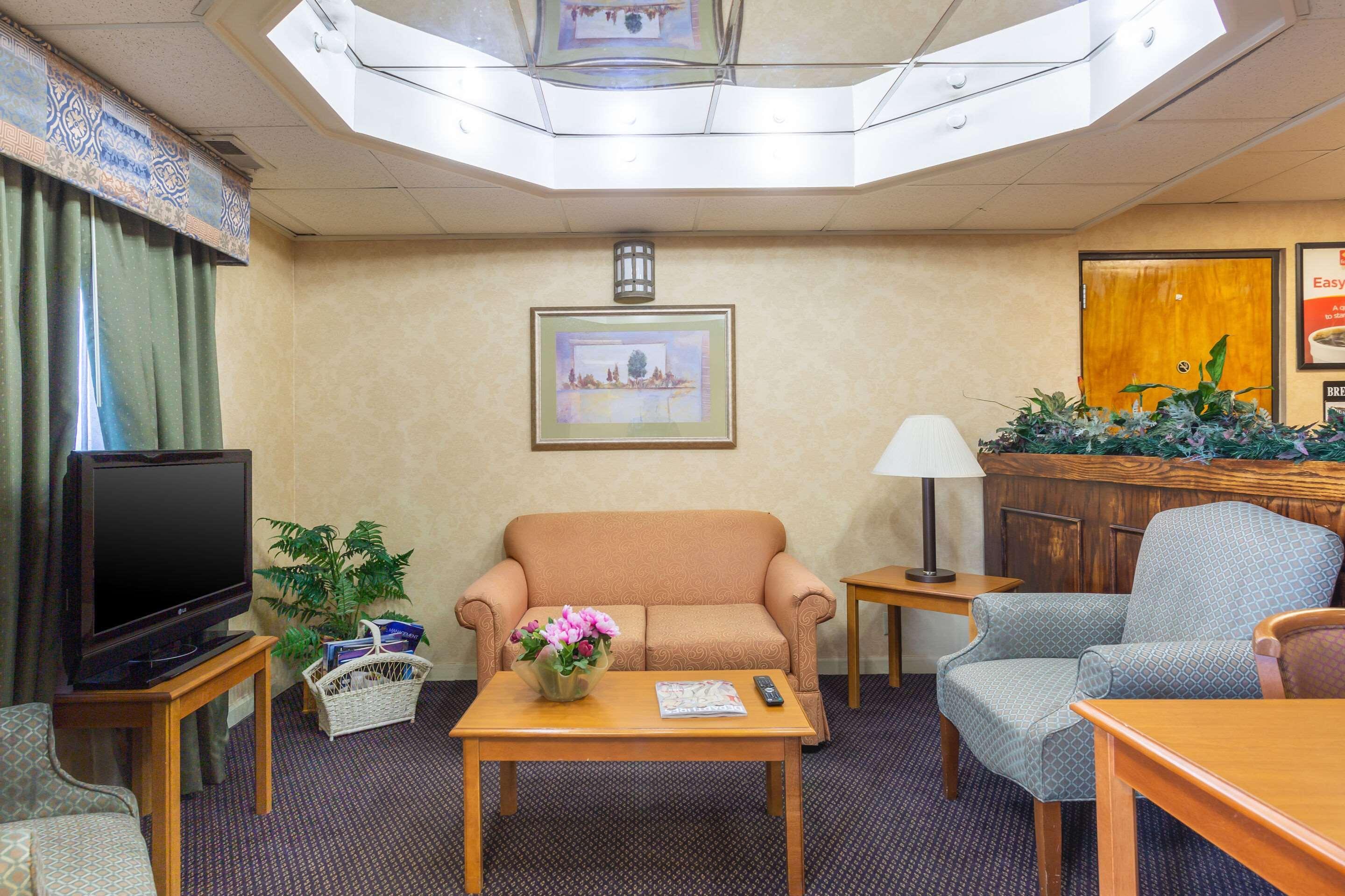 Econo Lodge & Suites Κλάρκσβιλ Εξωτερικό φωτογραφία