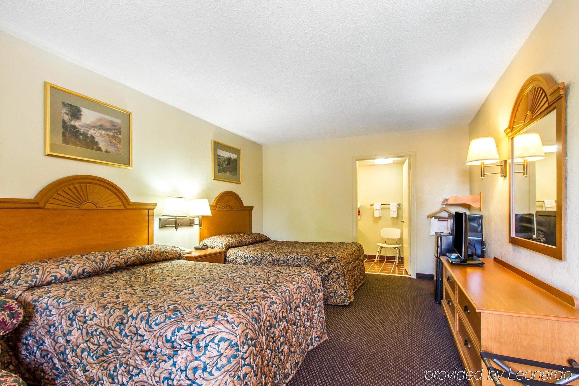 Econo Lodge & Suites Κλάρκσβιλ Εξωτερικό φωτογραφία