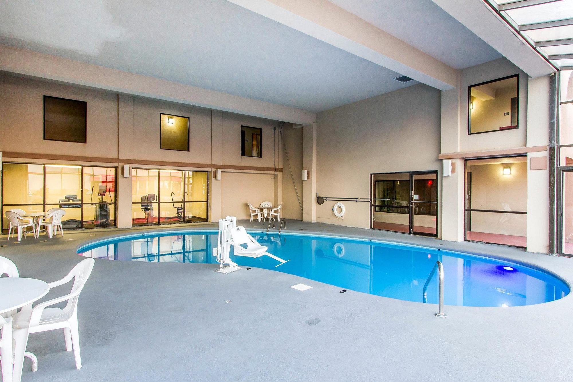 Econo Lodge & Suites Κλάρκσβιλ Εξωτερικό φωτογραφία