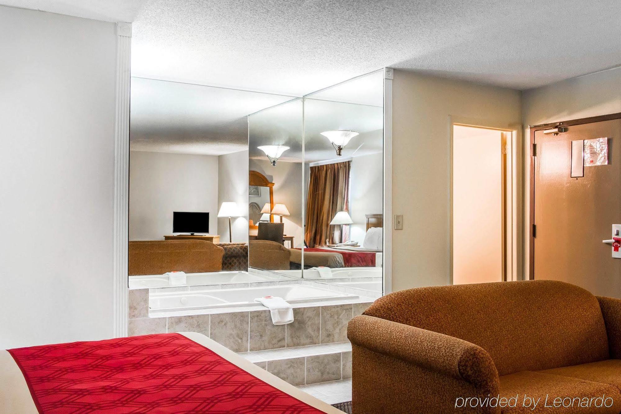 Econo Lodge & Suites Κλάρκσβιλ Εξωτερικό φωτογραφία