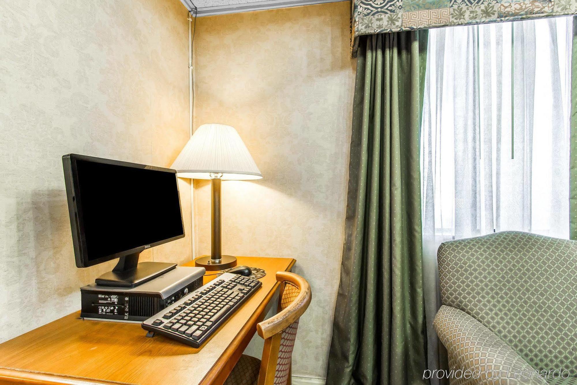 Econo Lodge & Suites Κλάρκσβιλ Εξωτερικό φωτογραφία