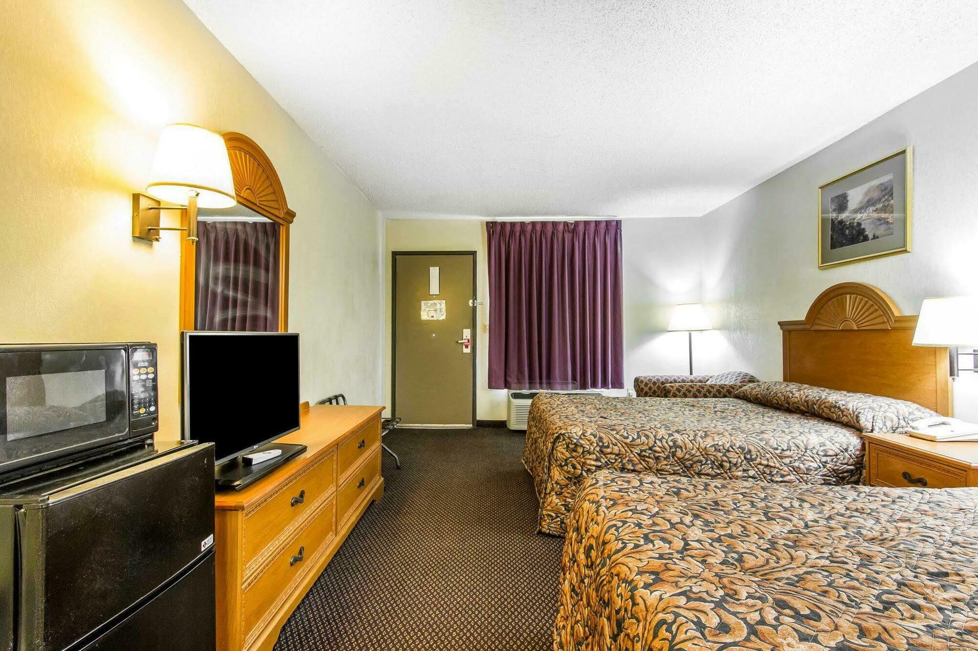 Econo Lodge & Suites Κλάρκσβιλ Εξωτερικό φωτογραφία